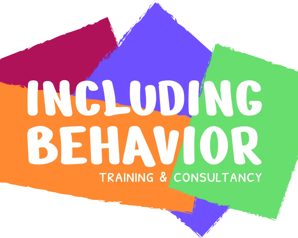 Logo Including Behavior Institute. Including Behavior is dikgedrukt weergegeven. In kleine letters eronder staat training & consultancy. De achtergrond bestaat uit een rode, blauwe, oranje en groene driehoek die elkaar overlappen.